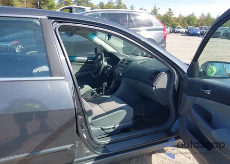 2006 Honda Accord 2.4 Lx z USA, uszkodzony, nr VIN 1HGCM56476A019528